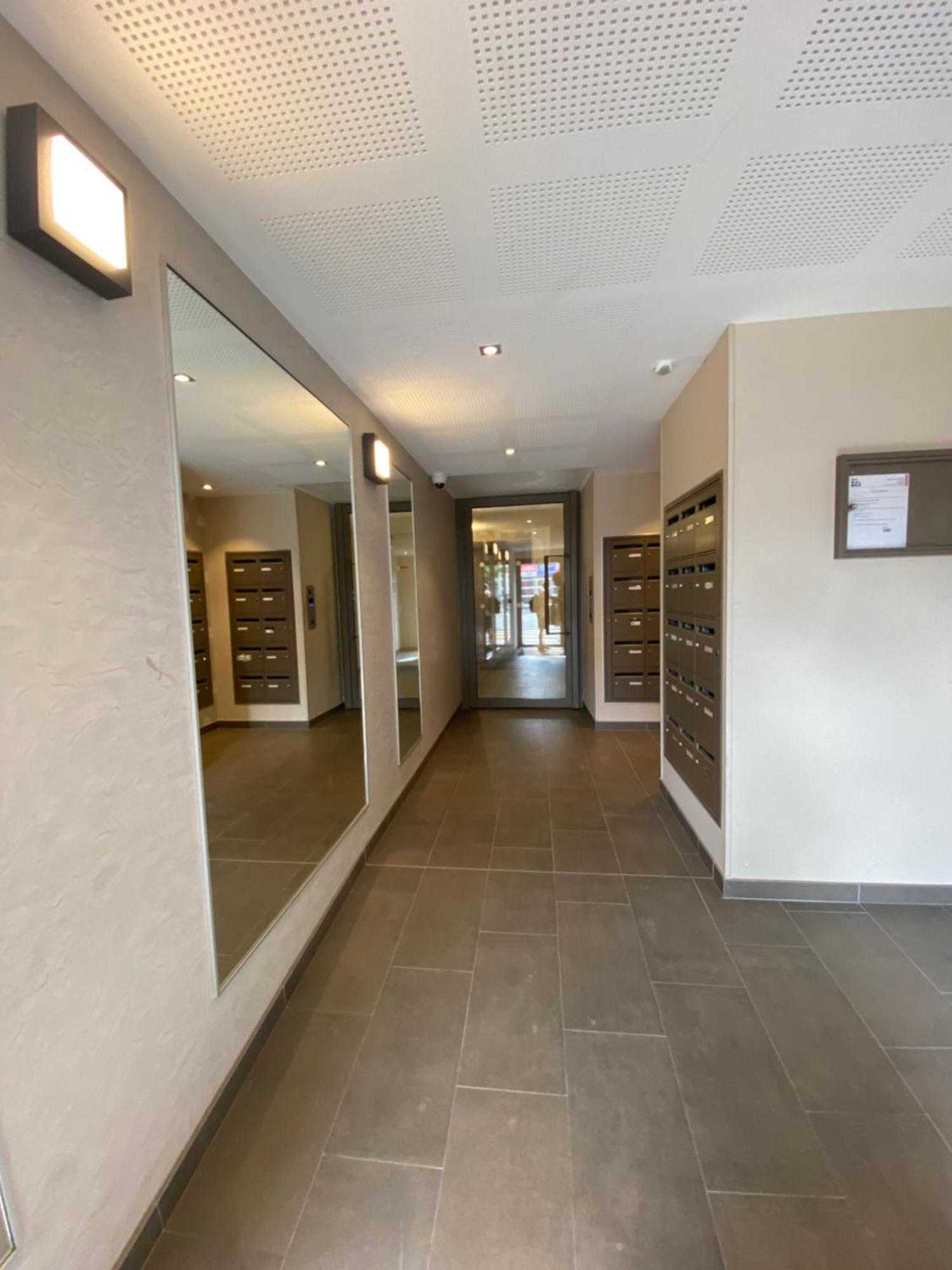 Charme Citadin Apartment Villemomble Exterior foto
