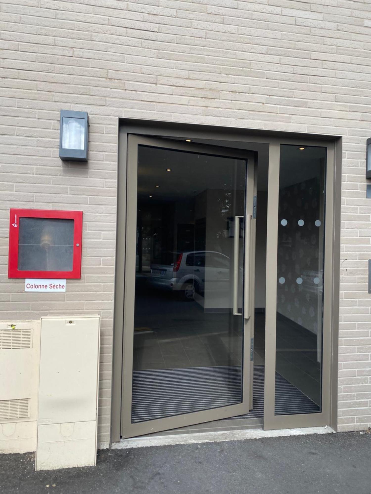 Charme Citadin Apartment Villemomble Exterior foto